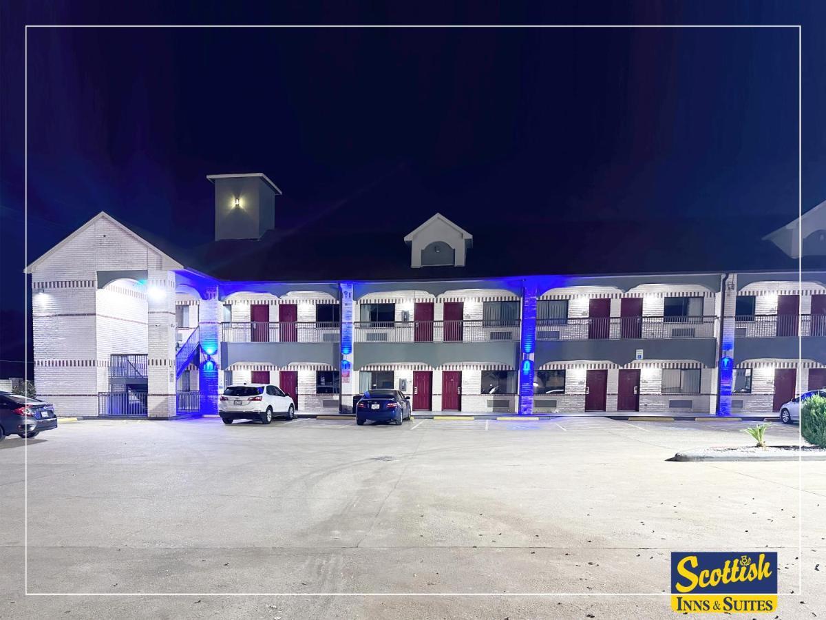 Scottish Inn & Suites Sam Houston Parkway Екстериор снимка