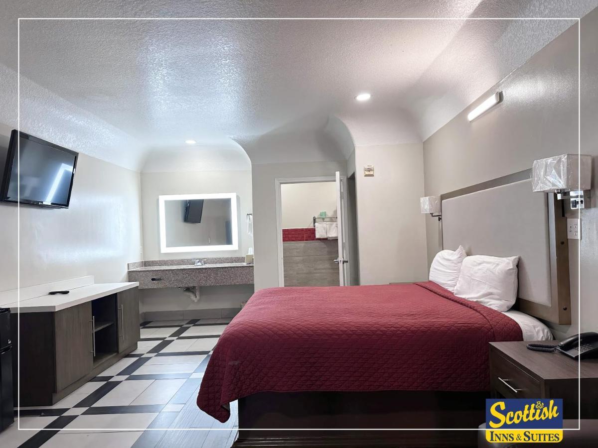 Scottish Inn & Suites Sam Houston Parkway Екстериор снимка