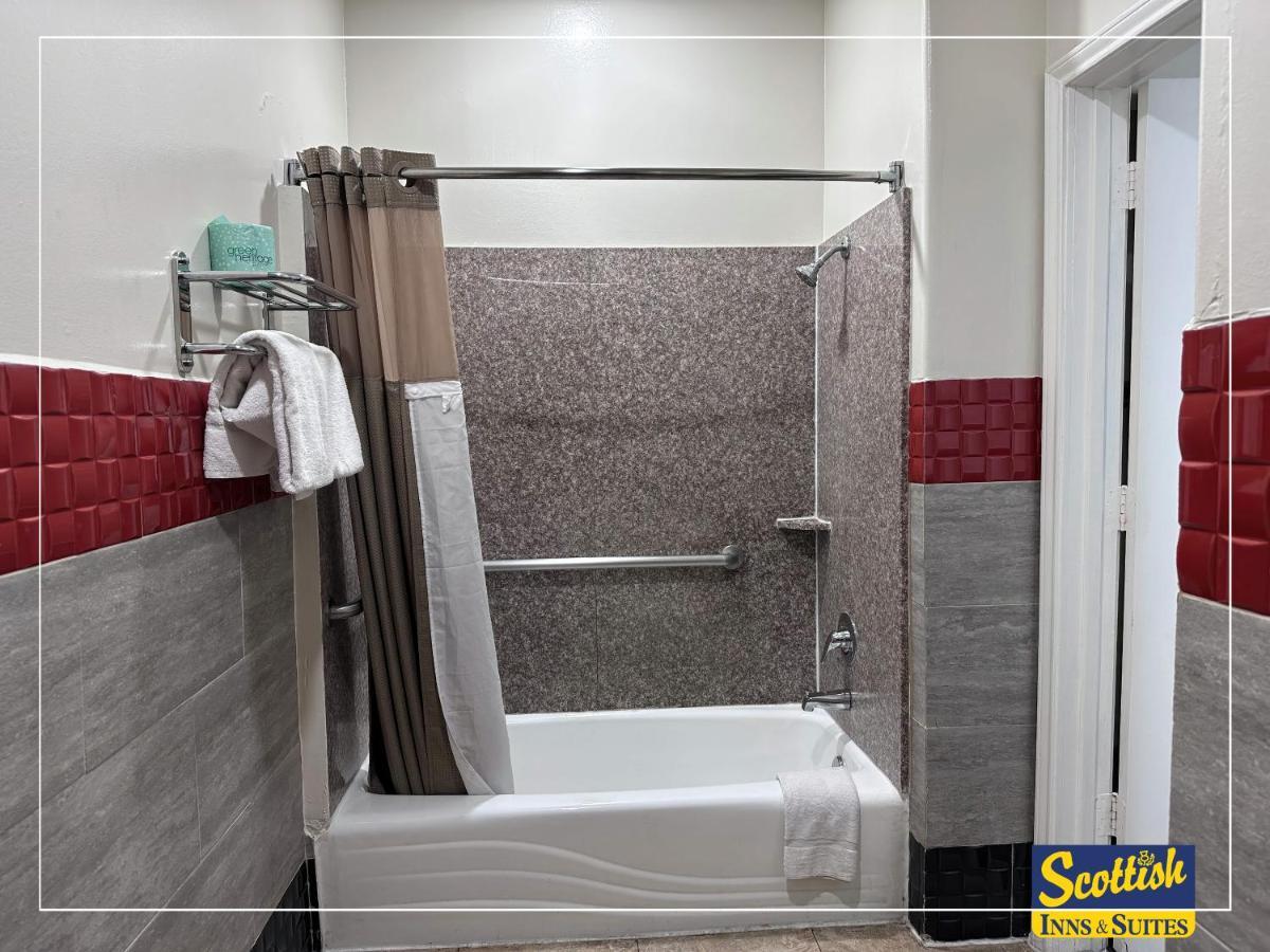 Scottish Inn & Suites Sam Houston Parkway Екстериор снимка