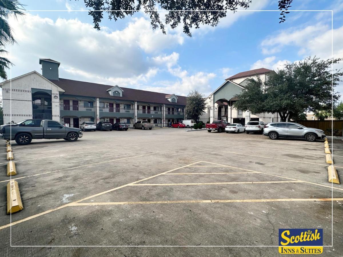 Scottish Inn & Suites Sam Houston Parkway Екстериор снимка