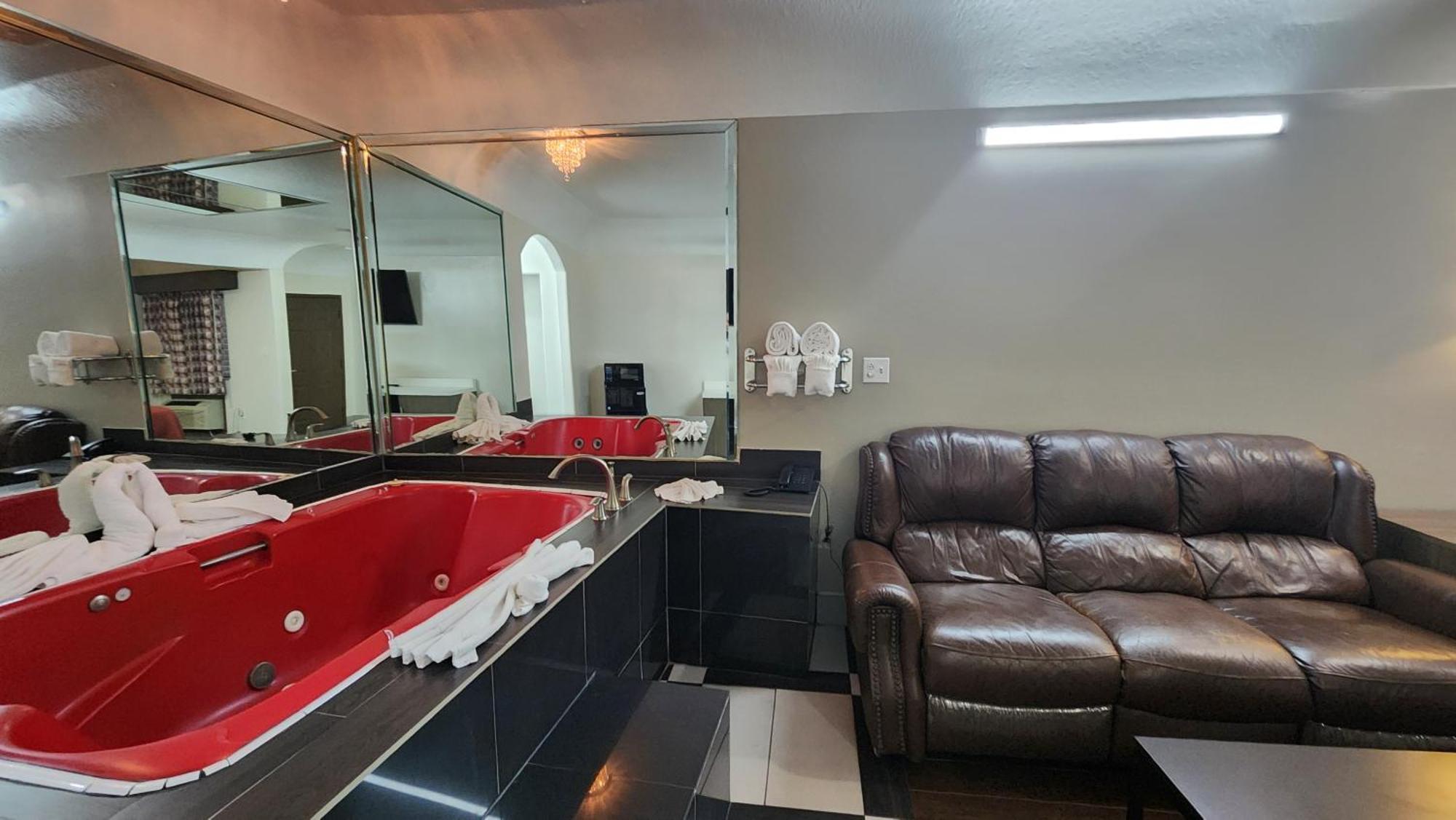 Scottish Inn & Suites Sam Houston Parkway Екстериор снимка