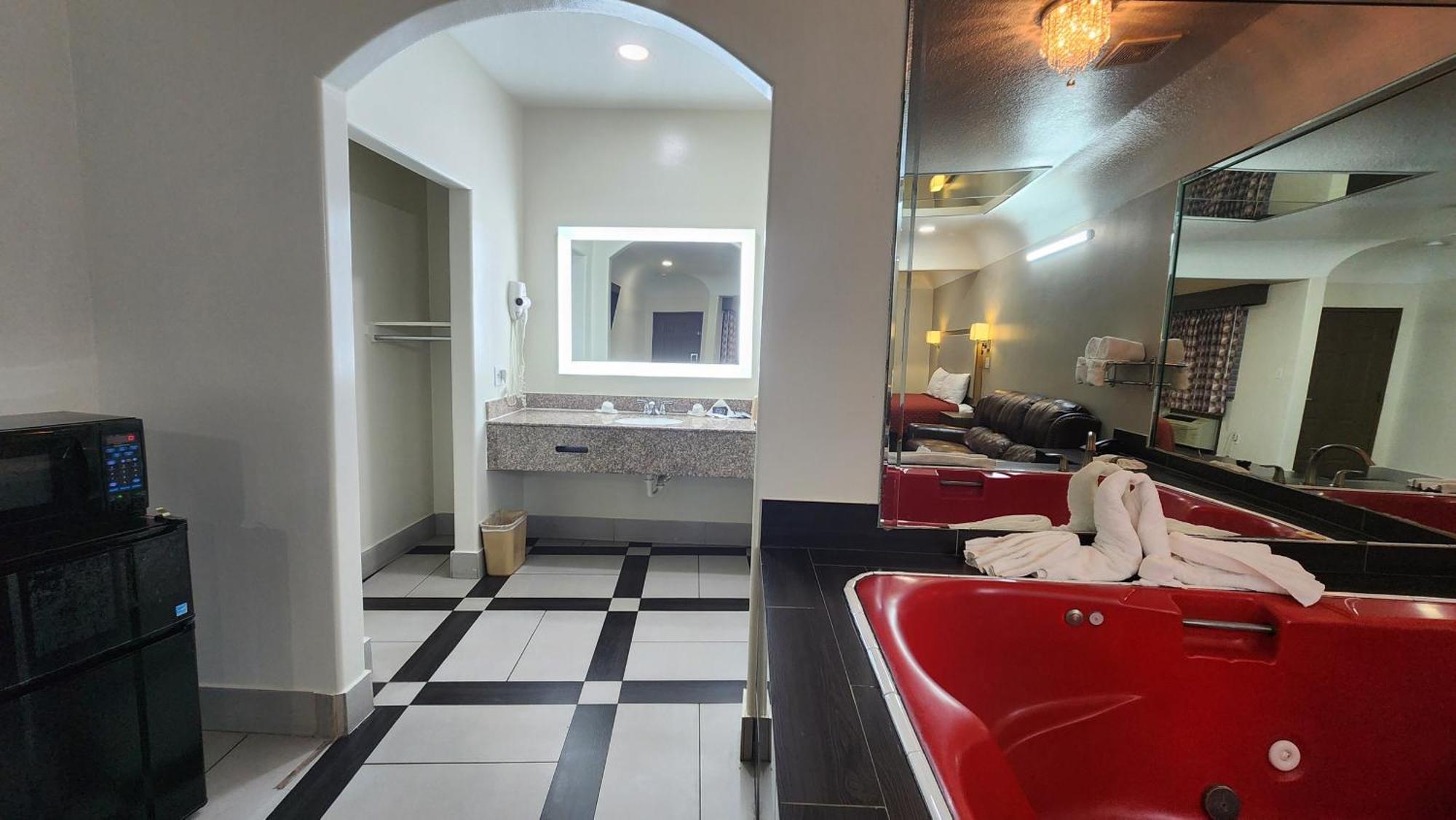 Scottish Inn & Suites Sam Houston Parkway Екстериор снимка