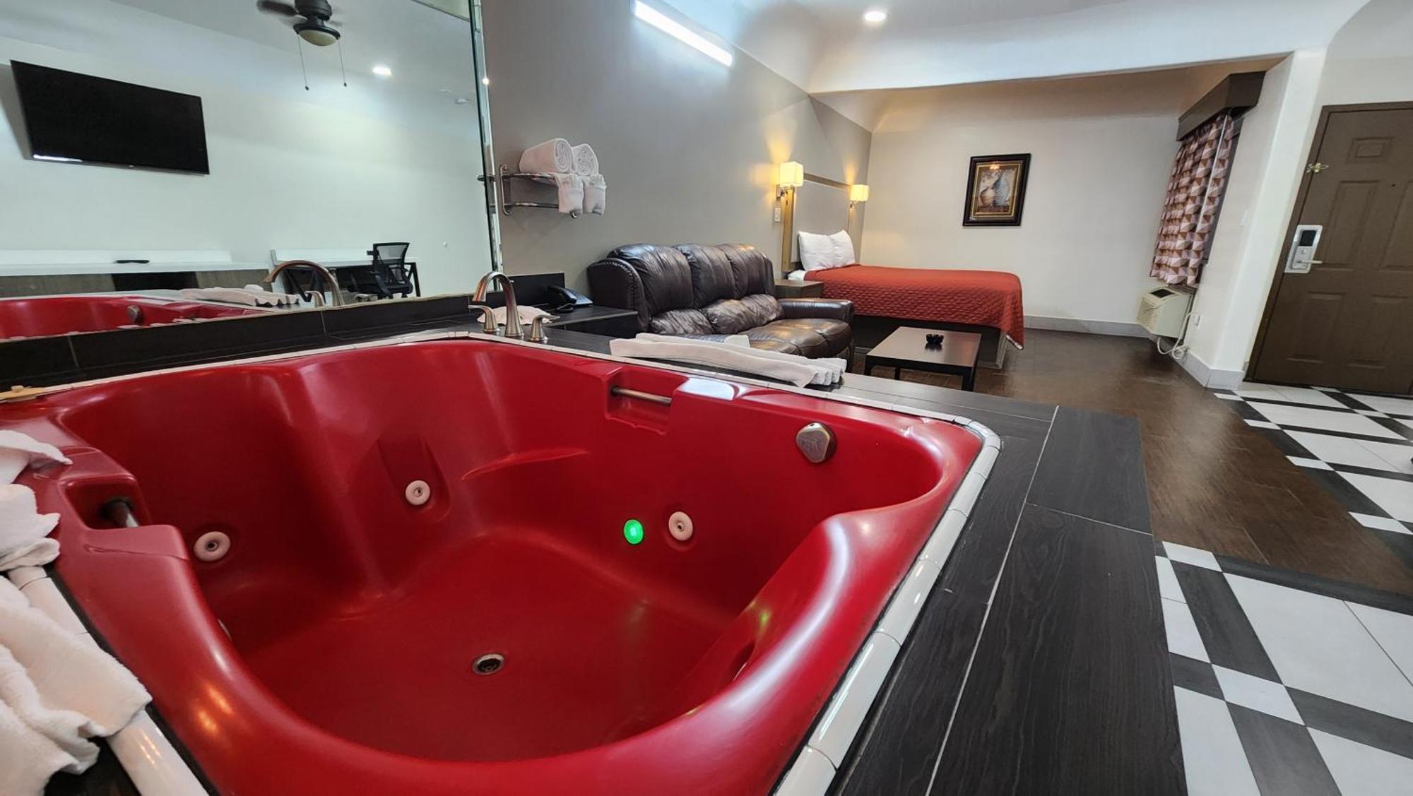 Scottish Inn & Suites Sam Houston Parkway Екстериор снимка