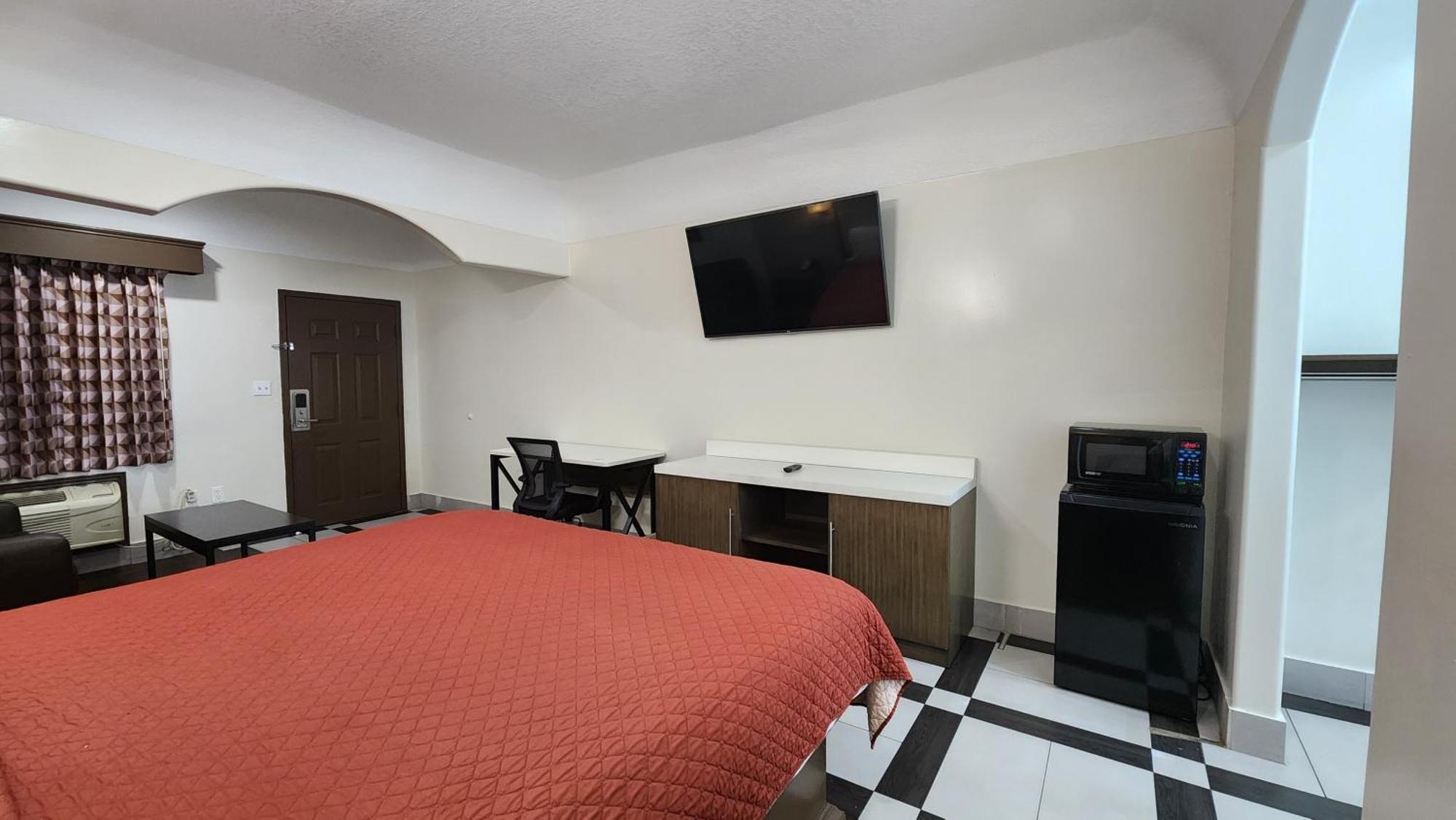 Scottish Inn & Suites Sam Houston Parkway Екстериор снимка