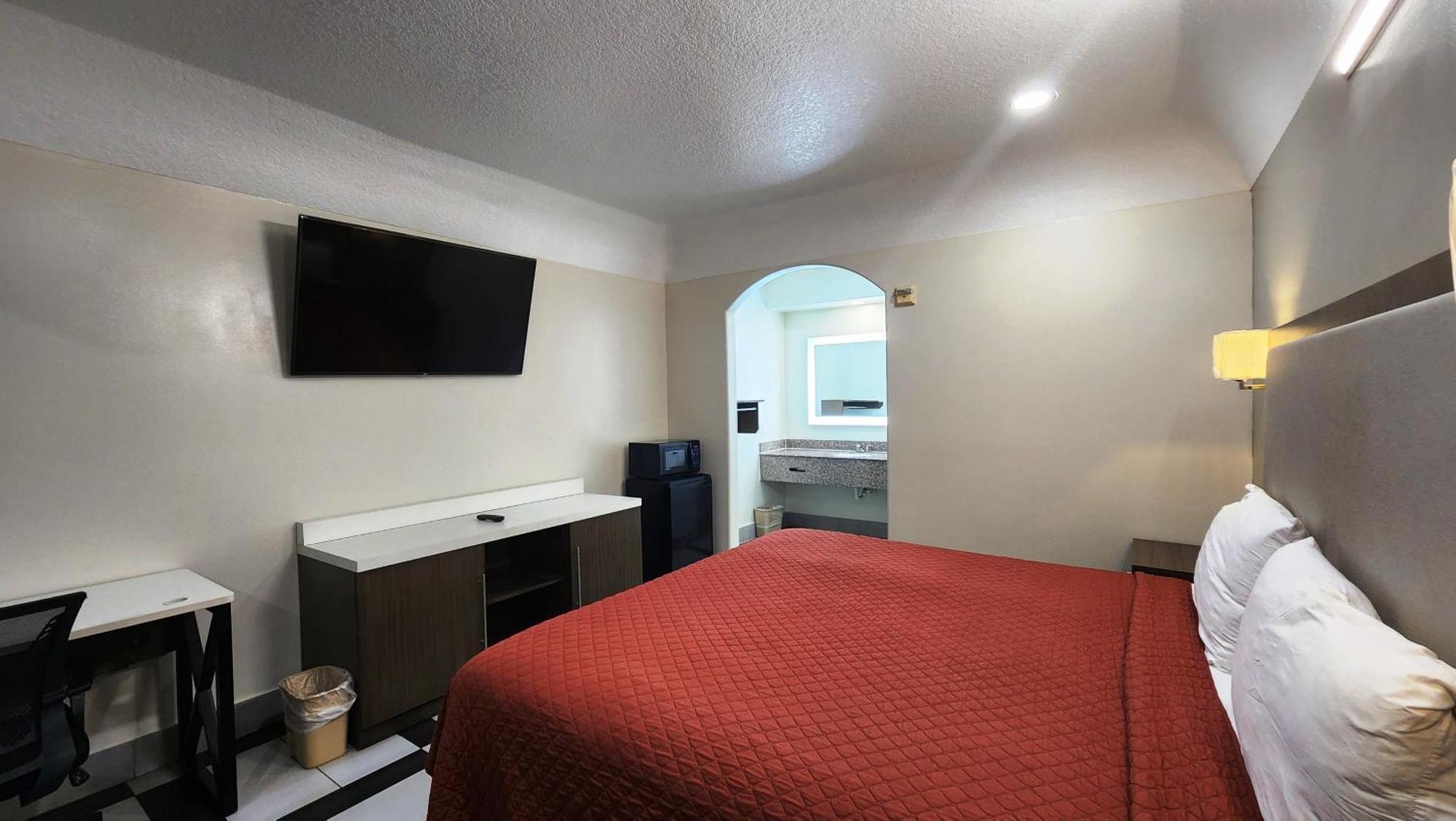 Scottish Inn & Suites Sam Houston Parkway Екстериор снимка