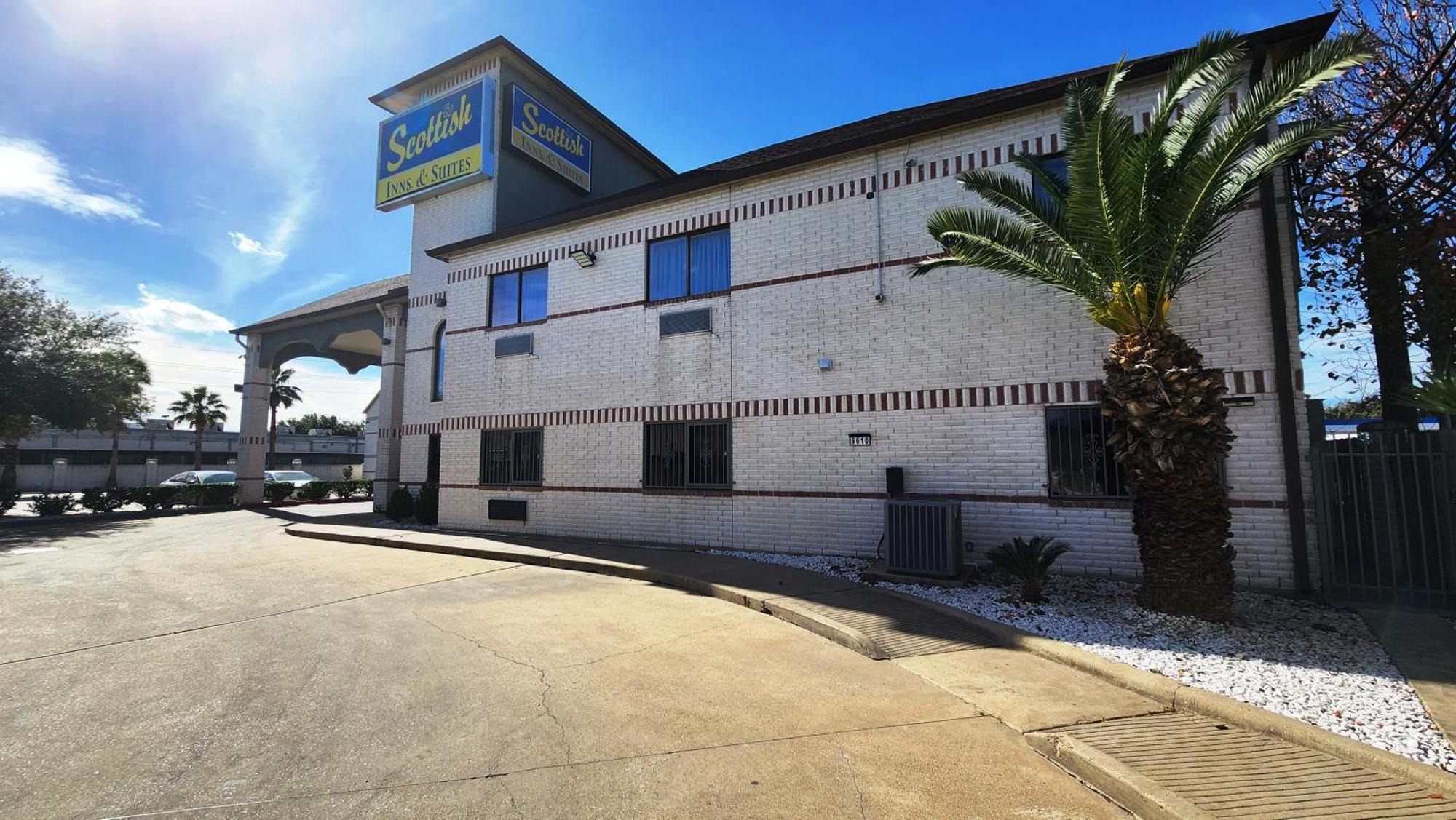 Scottish Inn & Suites Sam Houston Parkway Екстериор снимка